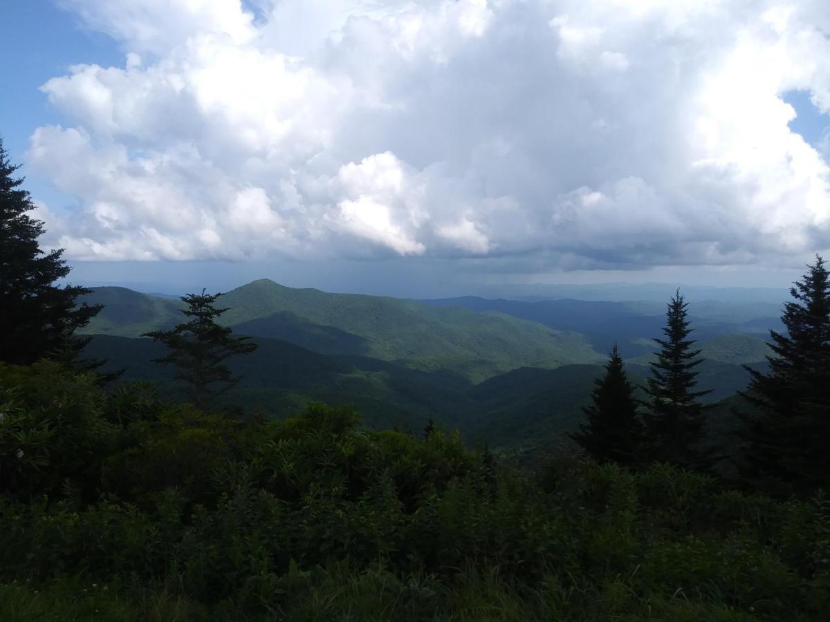 Two Rivers Cabins - The Mountaintop Brevard Exterior photo